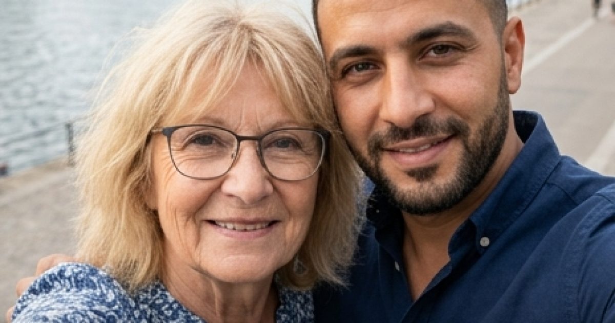 Iris, 85 ans, divorcée de Mohamed, 40 ans, a retrouvé l’amour auprès d’un homme nettement plus jeune
