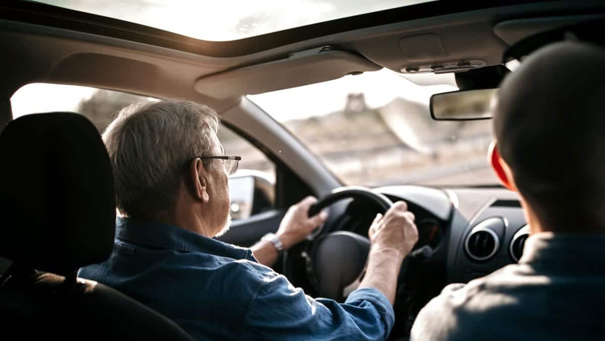 Faut-il instaurer un âge butoir pour prendre le volant ? Le débat sur les conducteurs seniors relancé
