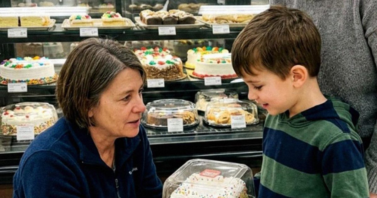J’ai acheté un gâteau d’anniversaire pour un petit garçon dont la maman pleurait dans la boulangerie – la semaine suivante, ma sœur m’a appelée en criant : « Tu sais qui c’était ? »