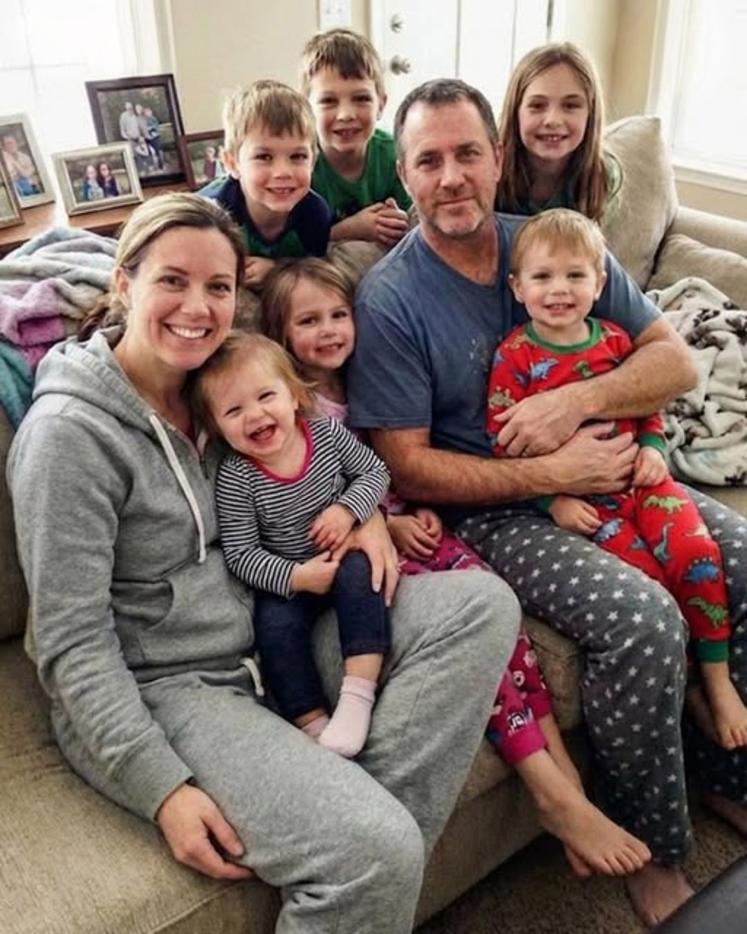 J’ai adopté les quatre enfants de ma meilleure amie décédée ; des années plus tard, un inconnu s’est présenté et m’a dit : « Votre amie n’était pas celle qu’elle prétendait être. »