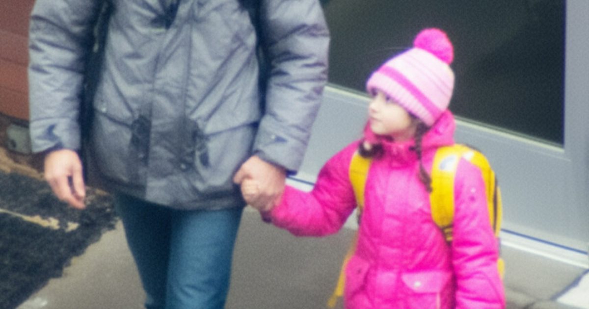 Je suis allé chercher ma fille de 5 ans à la maternelle quand, soudain, elle m’a dit : « Papa, pourquoi le nouveau papa ne m’a-t-il pas récupérée comme d’habitude ? »