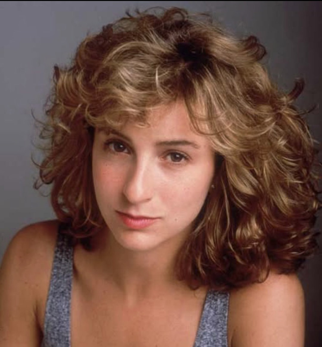 Jennifer Grey se sentait « invisible » après sa transformation faciale — sa « rhinoplastie ratée » l’a rendue « anonyme ».