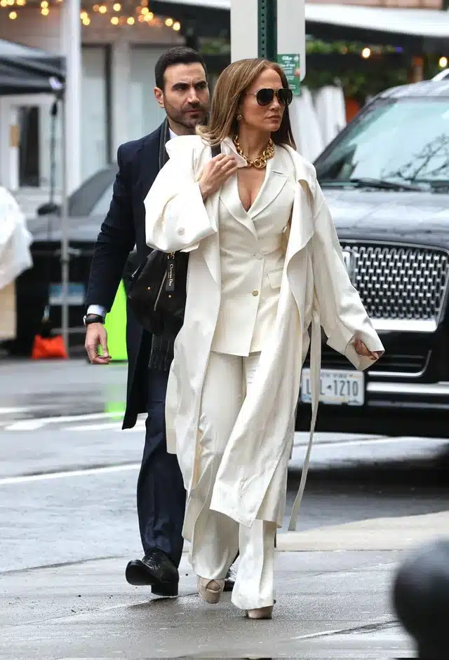 Jennifer Lopez et Brett Goldstein : une complicité qui enflamme les rumeurs