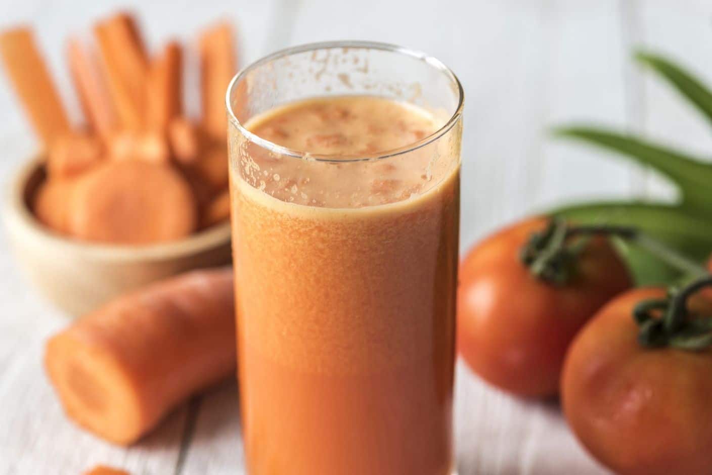 Jus vitaminé de carotte et tomate