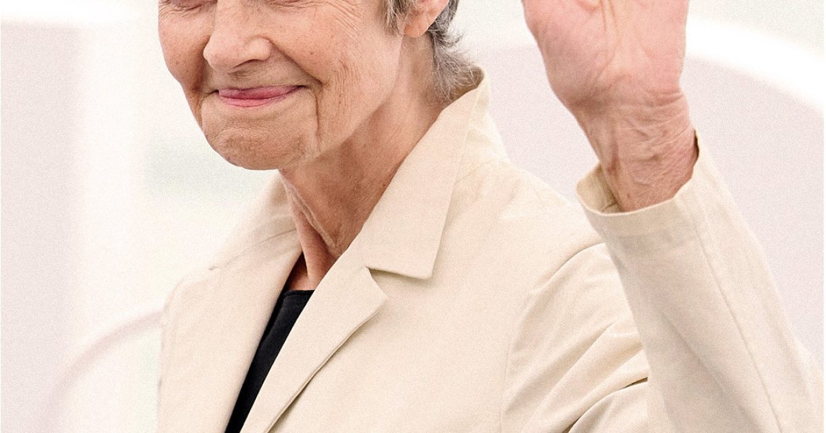 La beauté des années 60 reste éclatante à 78 ans sans aucune intervention esthétique