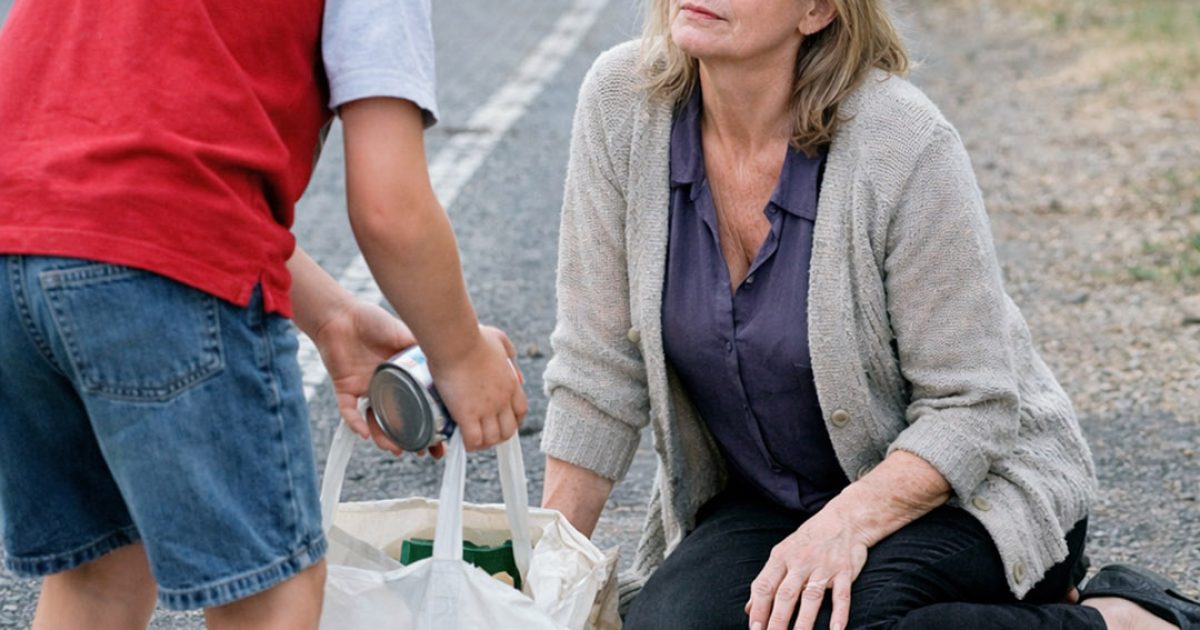 La femme qui était devenue mon refuge a disparu du jour au lendemain — son secret m'a rattrapé des décennies plus tard