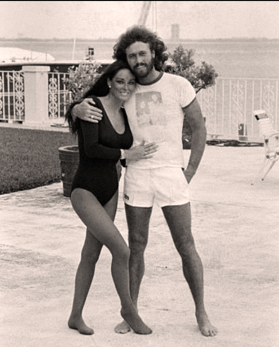 La légende de la musique et son épouse iconique ! Des décennies de gloire, d’amour et de style : découvrez à quoi ils ressemblent aujourd’hui !