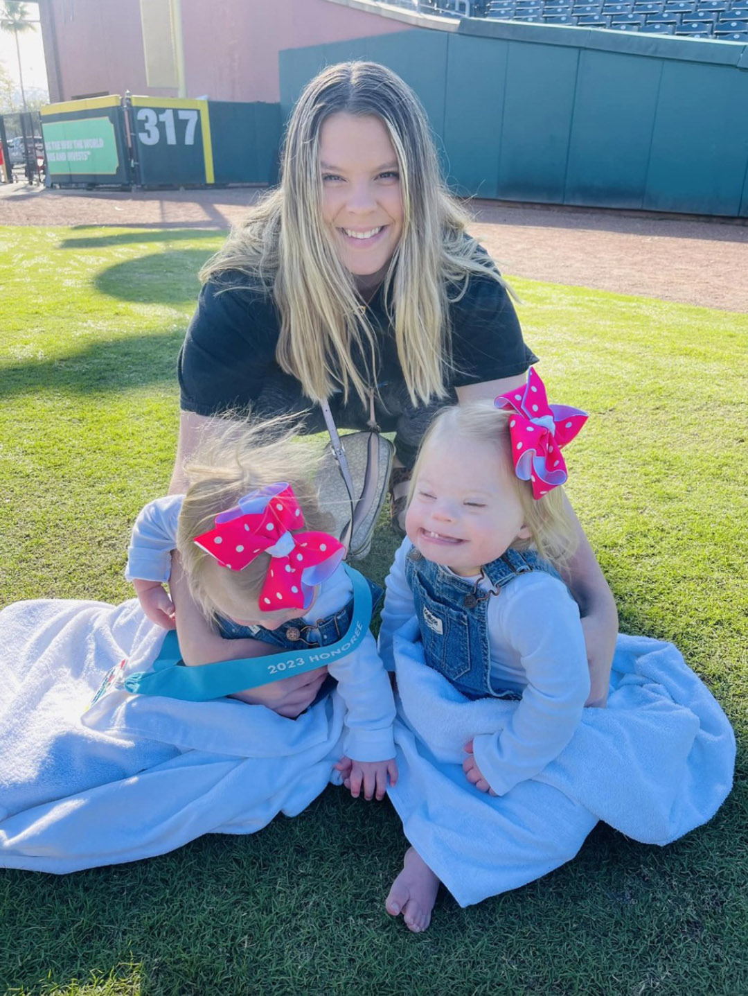 La mère de jumeaux atteints du syndrome de Down fait taire les critiques