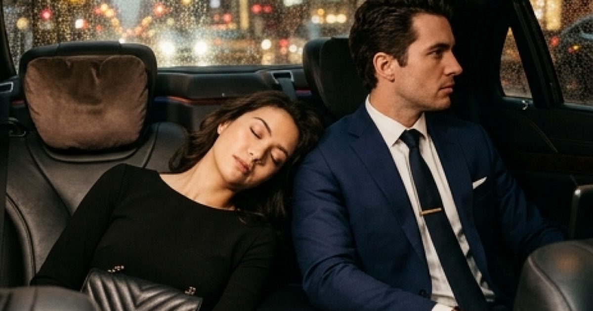 La pauvre étudiante est montée dans la mauvaise voiture, ignorant qu'elle appartenait à un milliardaire