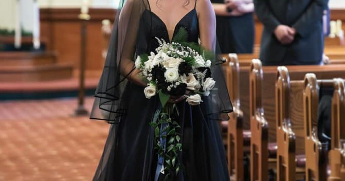 La robe de mariée de ma fille était toute noire… mais le pire restait à venir