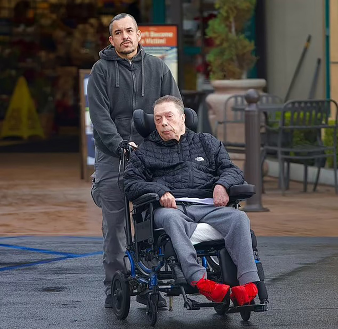 « L’acteur en fauteuil roulant a été conduit sur le tapis rouge » : les gens ont été surpris de découvrir de qui il s’agissait !