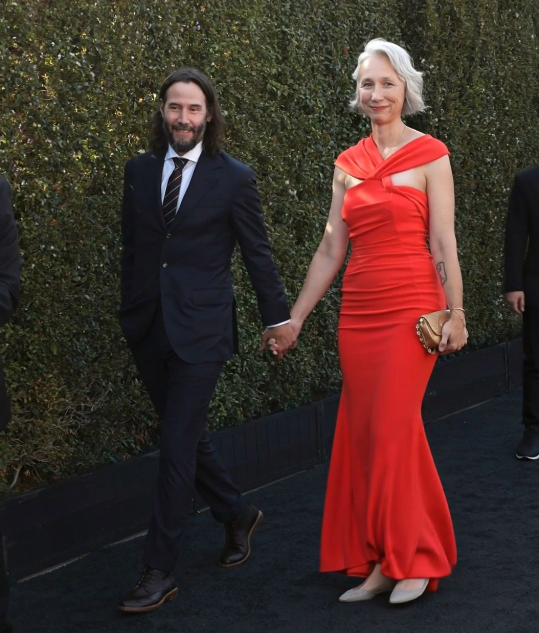 L’apparence de la compagne de Reeves dans sa jeunesse a suscité des réactions mitigées.