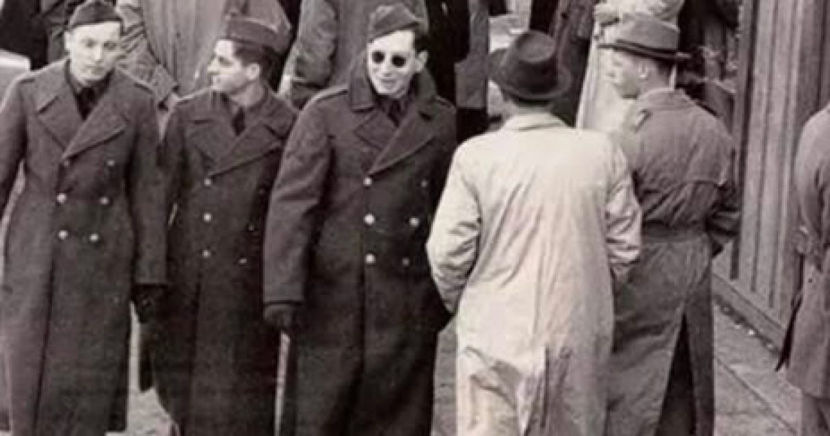 Le détail de la photo de 1940 qui continue de déconcerter tout le monde