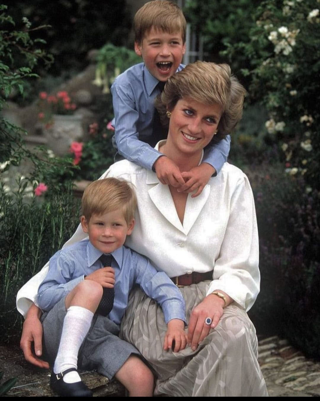Le fils suit les traces de sa mère : le prince William a recréé au Brésil les scènes légendaires de Diana, laissant les admirateurs stupéfaits.