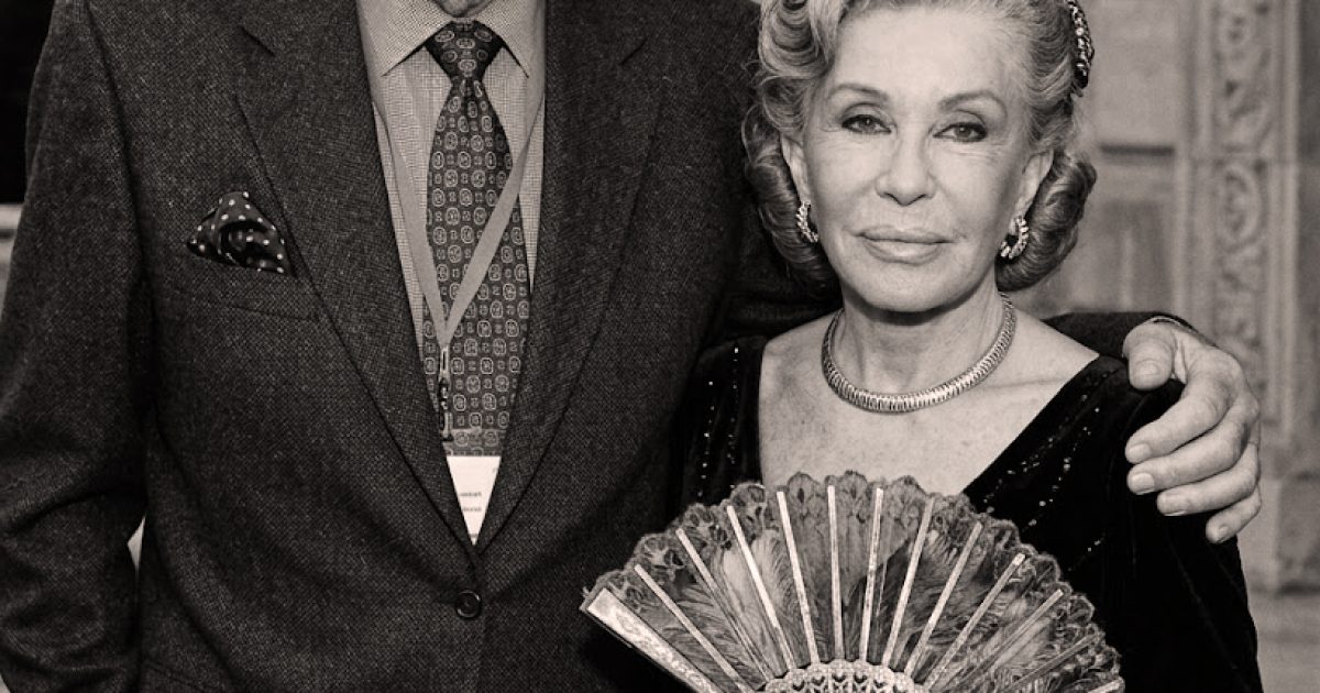 Le garçon qui cirait les cercueils est devenu James Bond et a trouvé l'amour