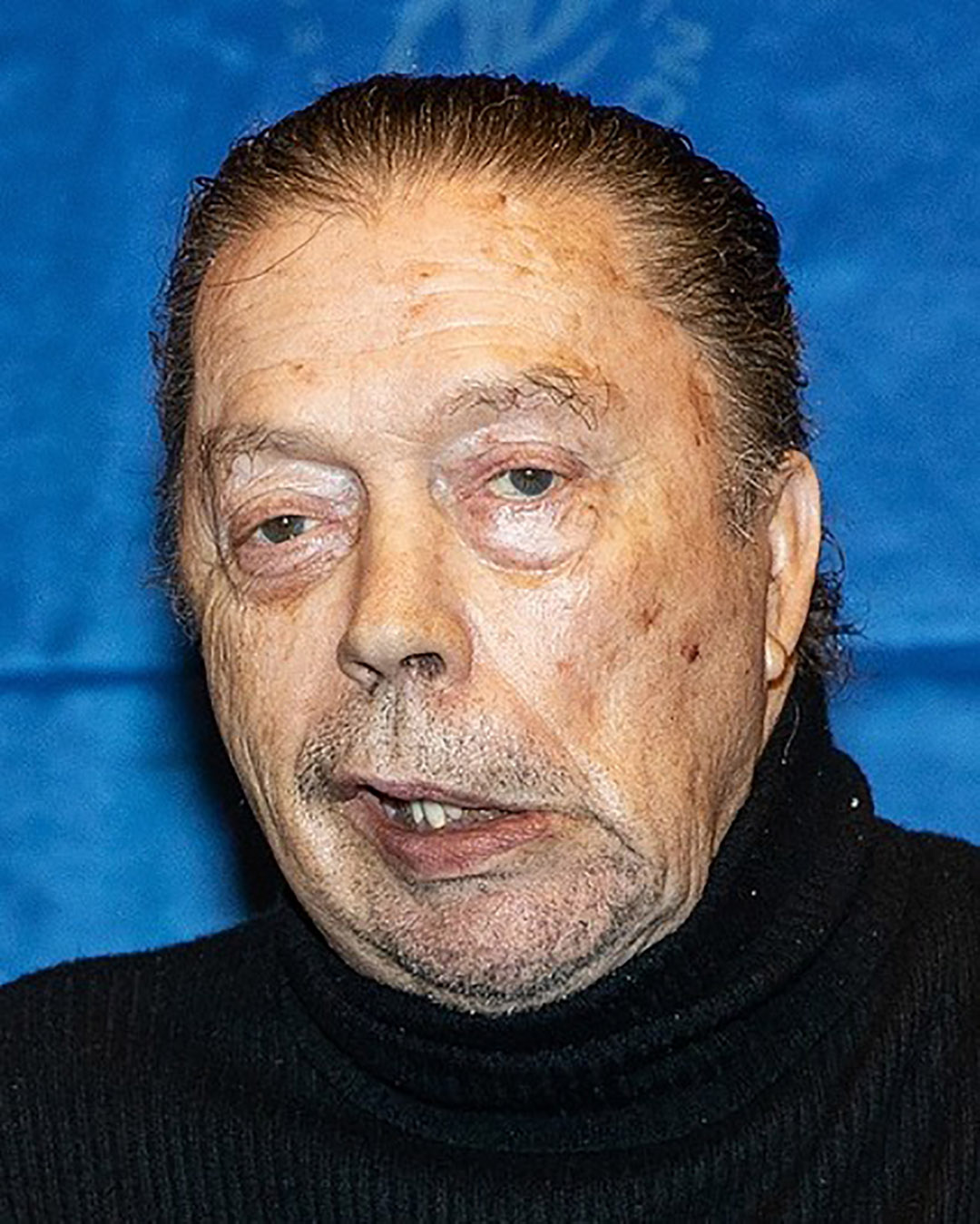 Le long parcours résilient de Tim Curry dans le métier d’acteur et face aux épreuves de santé