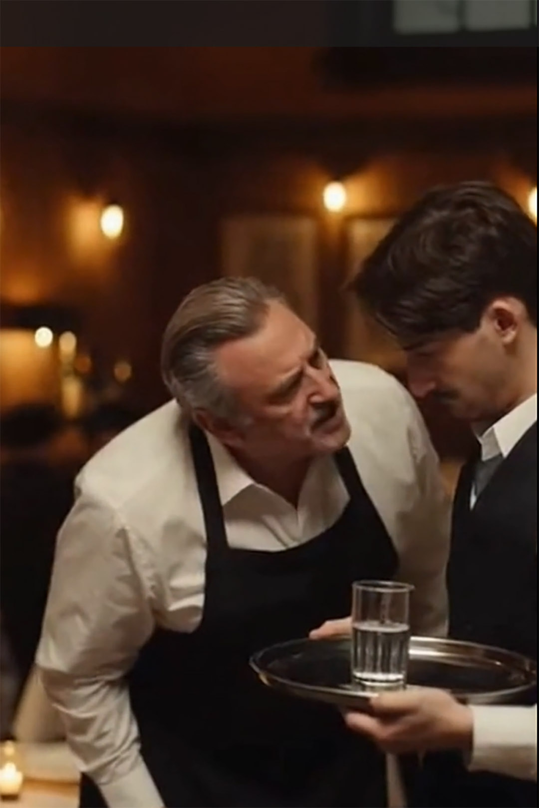 Le serveur humilié… et la vérité qui a glacé tout le restaurant