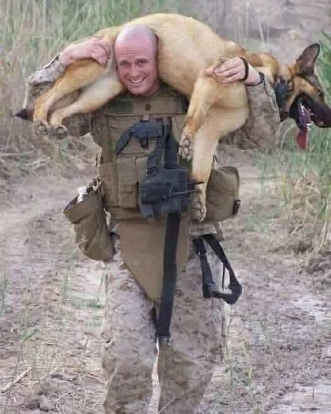 Le soldat qui a porté son meilleur ami sur douze kilomètres