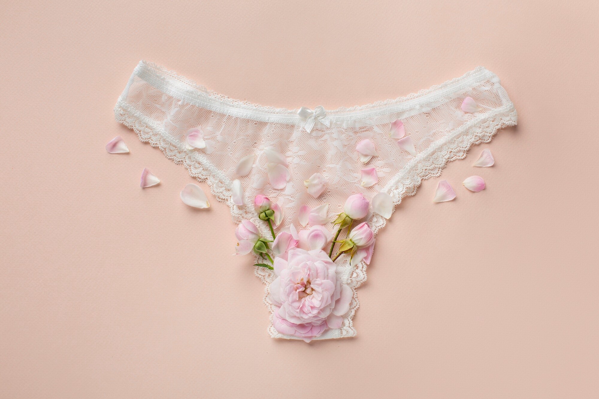 Les gens découvrent enfin pourquoi les sous-vêtements féminins ont un nœud à l’avant