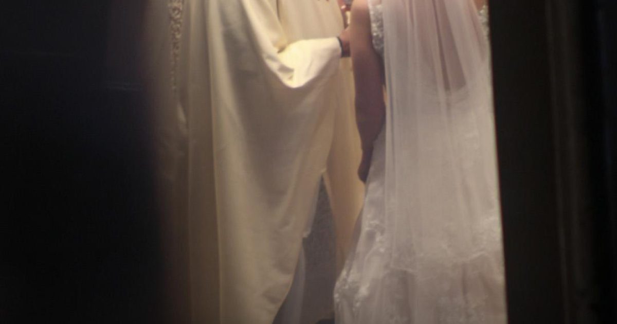 Les mots secrets de la mariée dans ses vœux ont tout changé
