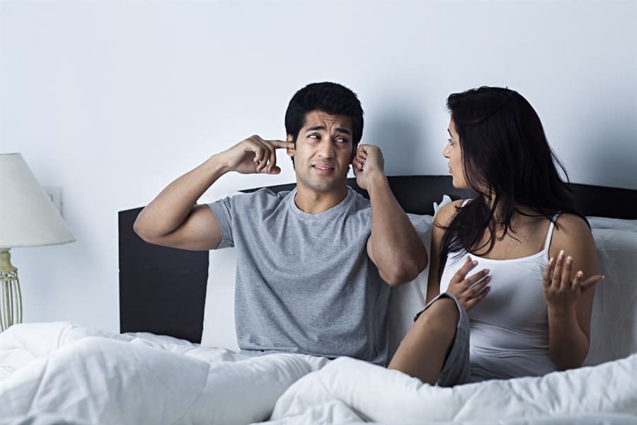 Amour sincère, rupture douloureuse : 8 signes qui poussent une femme à s’en aller