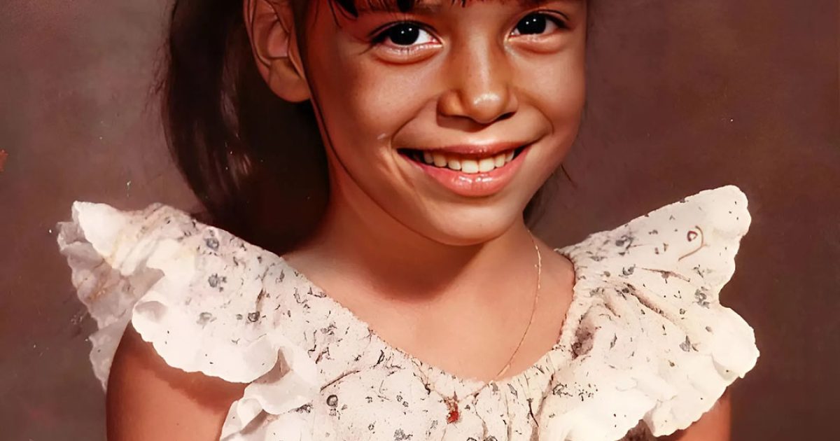 Longtemps moquée quand elle était petite, elle est aujourd’hui considérée comme l’une des plus belles actrices au monde