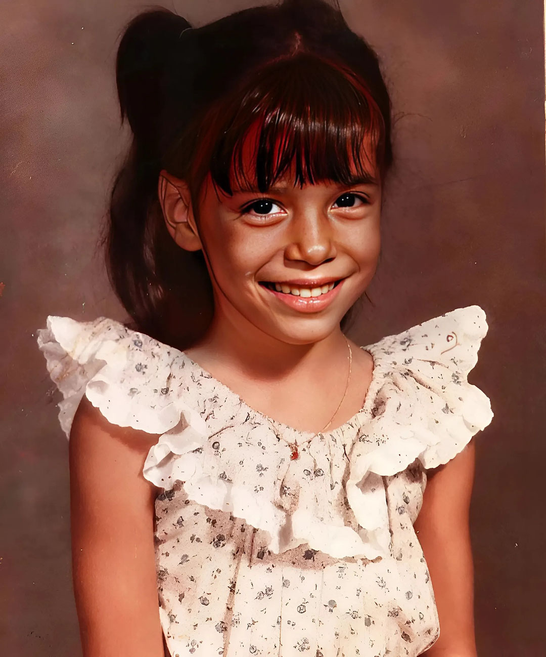 Longtemps moquée quand elle était petite, elle est aujourd’hui considérée comme l’une des plus belles actrices au monde