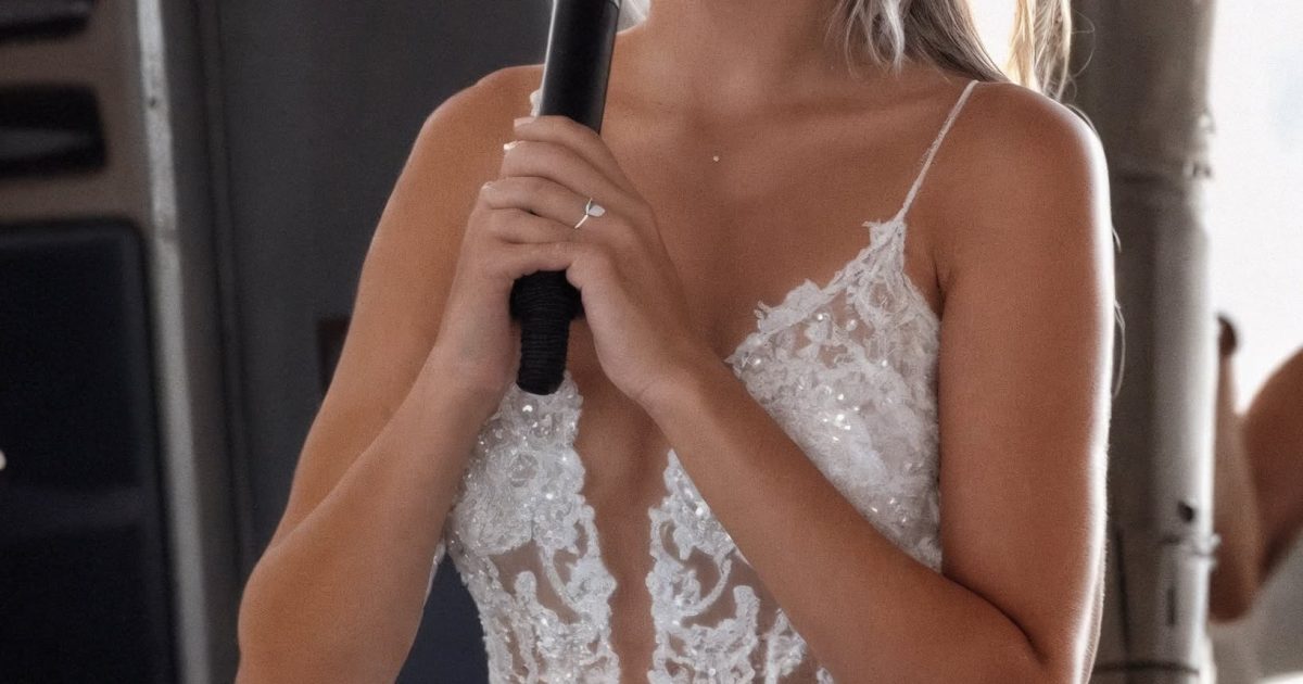 Lors de son discours, mon père s’est présenté comme celui qui avait payé mon mariage — alors que c’est mon beau-père qui a tout pris en charge
