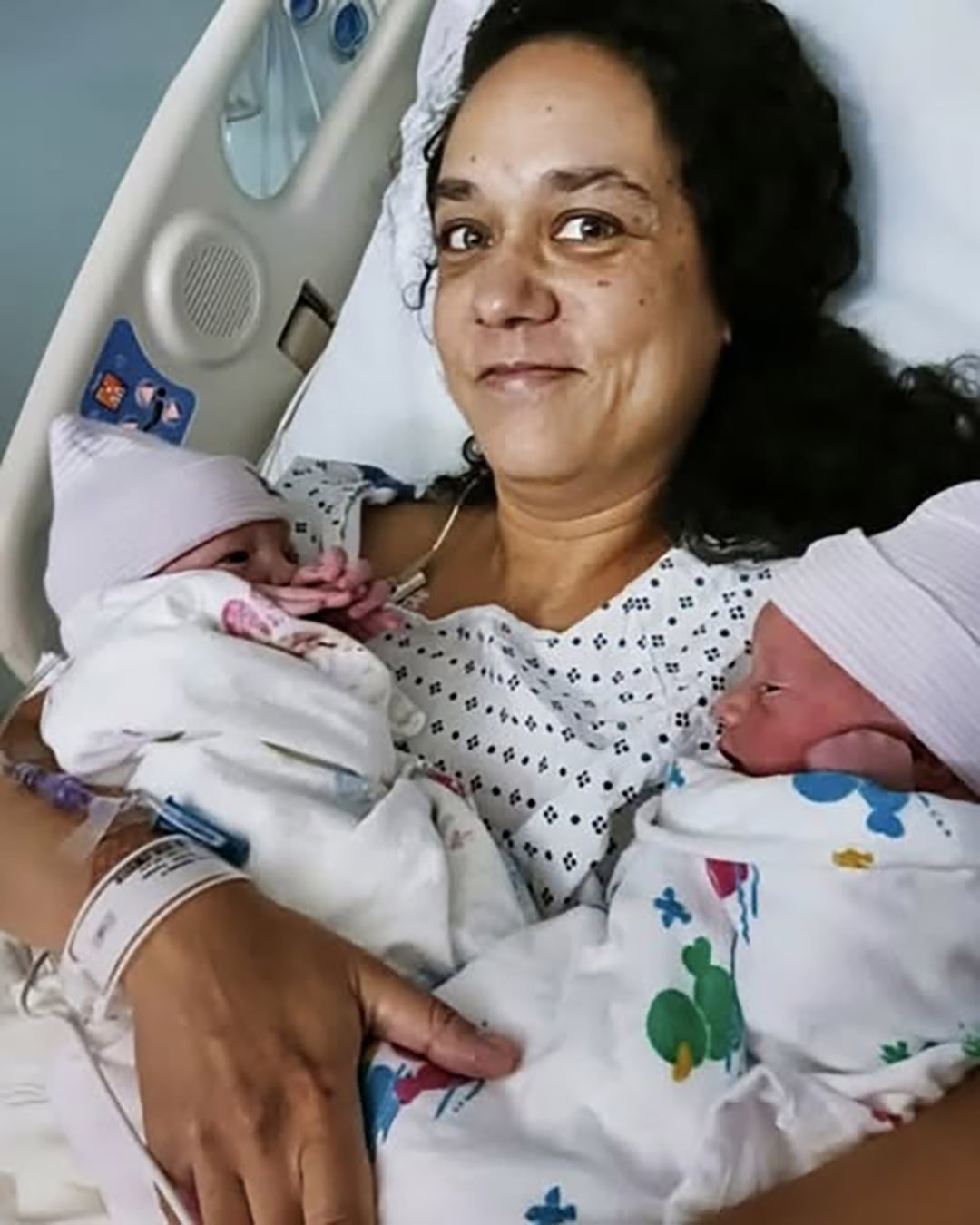 « Lorsqu’elle a donné naissance à des jumeaux, la ressemblance avec son gendre était stupéfiante » : une histoire bouleversante