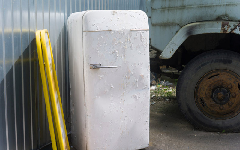 L’un de mes voisins a décidé de donner une nouvelle vie à son vieux réfrigérateur au lieu de le jeter : voici le résultat de sa transformation