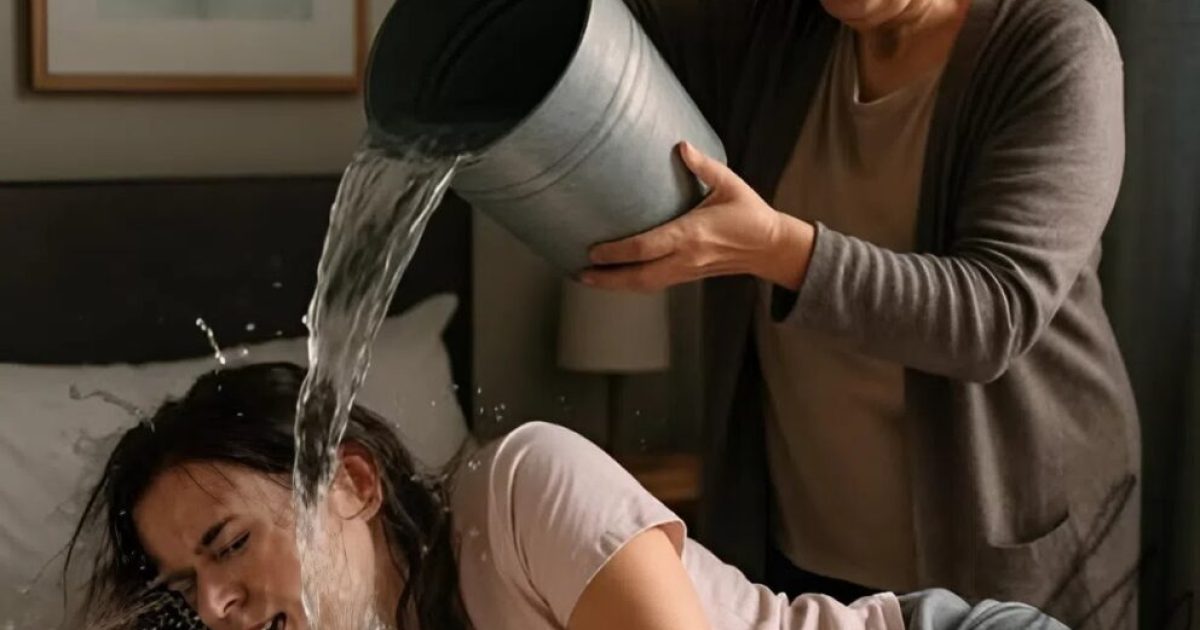 Ma belle-mère m’a renversé un seau d’eau dessus pour me réveiller