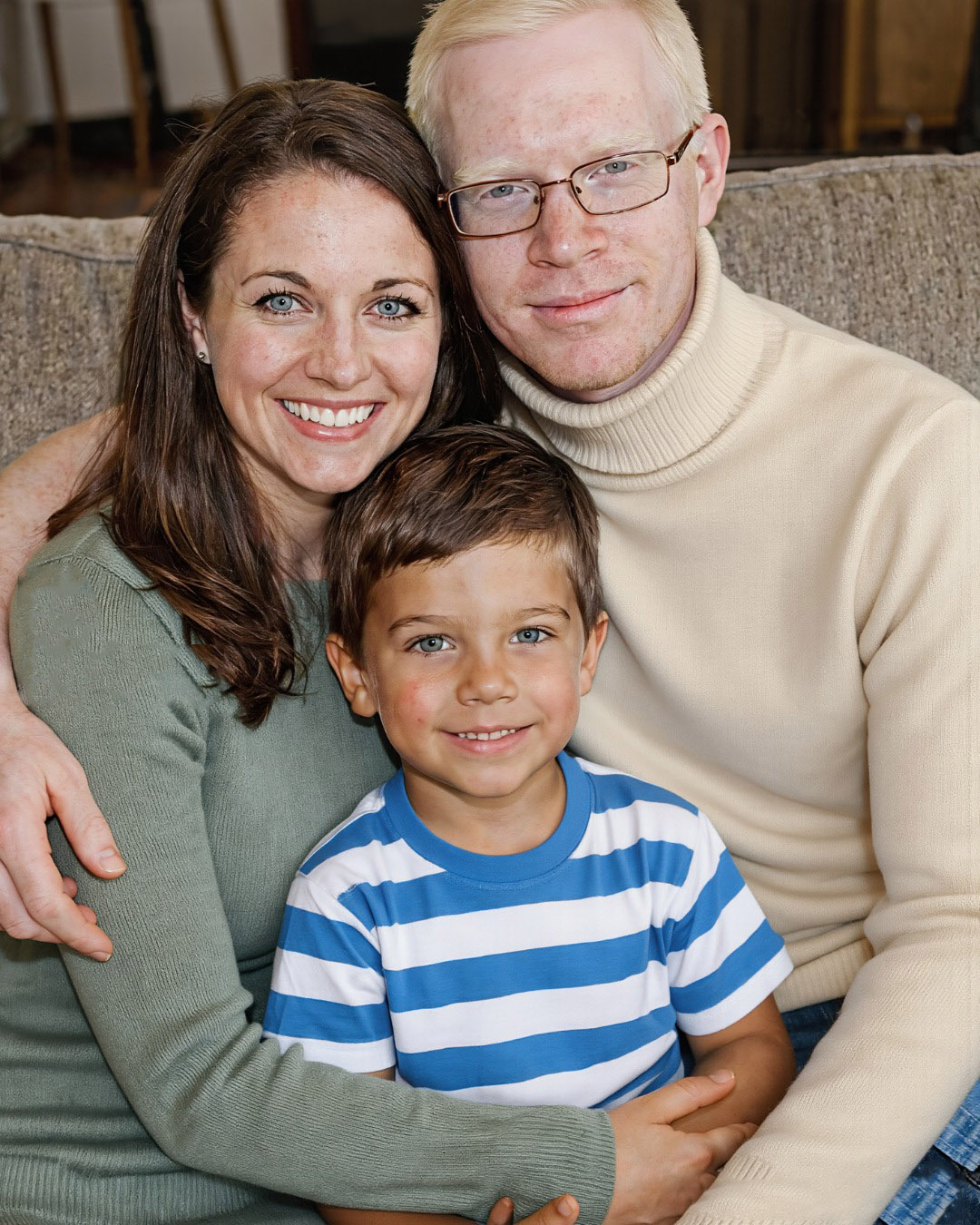 Ma belle-mère n'arrêtait pas de dire que mon fils ne ressemblait pas à mon mari, alors j'ai fait un test ADN… Les résultats ont choqué tout le monde au dîner