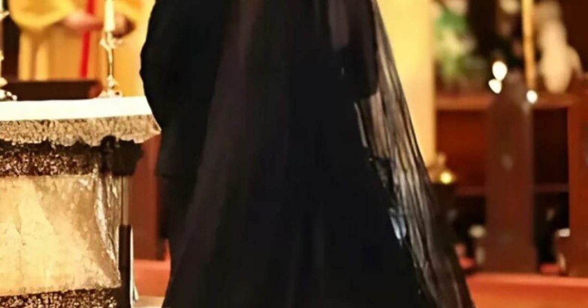 Ma fiancée est arrivée à notre mariage en robe noire… et quand j’ai découvert pourquoi, ma vie a basculé à jamais
