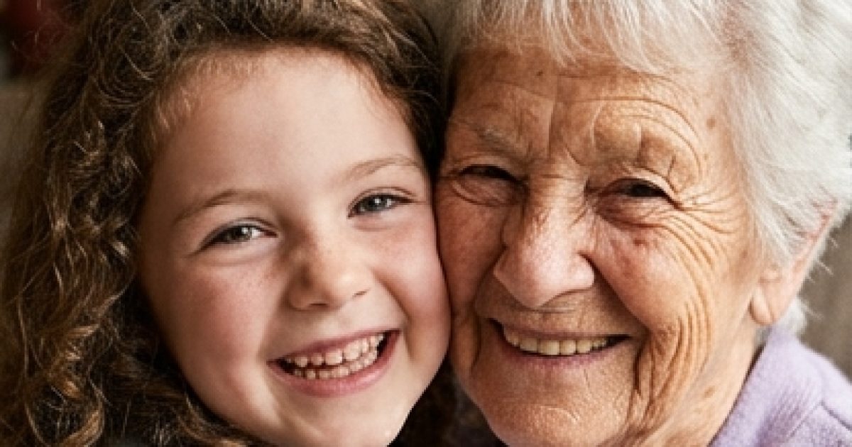 Ma grand-mère m’a élevée seule après que je sois devenue orpheline. Trois jours après sa mort, j’ai découvert qu’elle m’avait menti toute ma vie