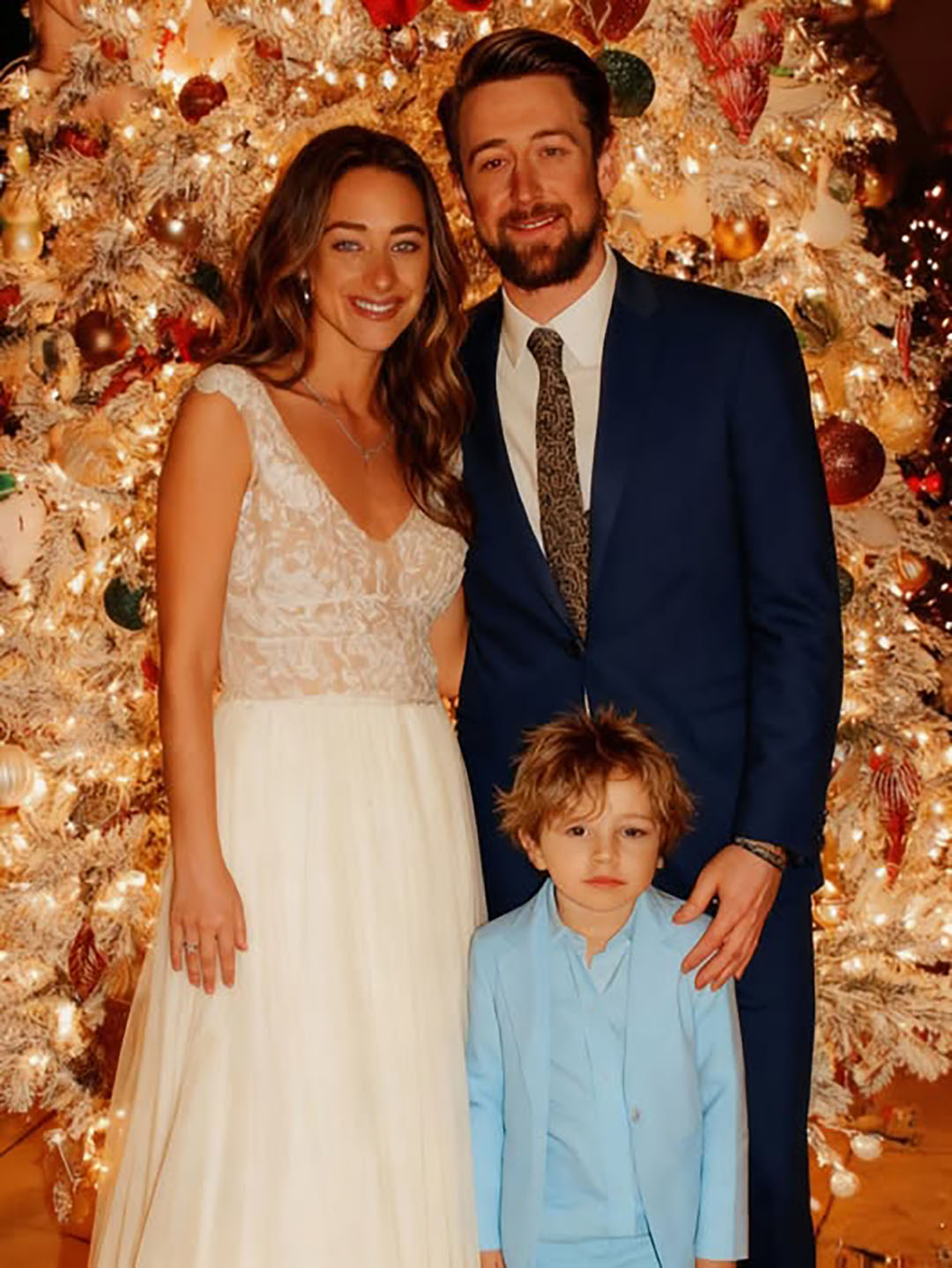 Ma mère m’a renié parce que j’ai épousé une mère célibataire. Elle s’est moquée de ma vie… et trois ans plus tard, elle s’est effondrée en découvrant ce que j’avais construit