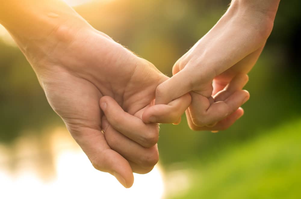 La lettre oubliée de mon premier amour retrouvée sous les combles : ce que j’ai découvert en cherchant son prénom en ligne m’a bouleversé