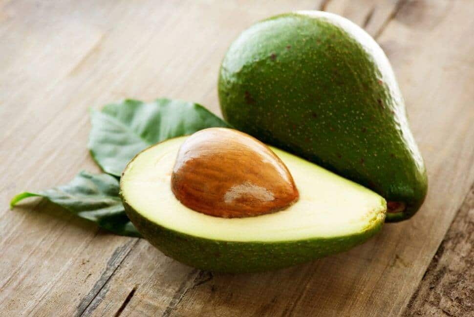 Avocat coupé en deux