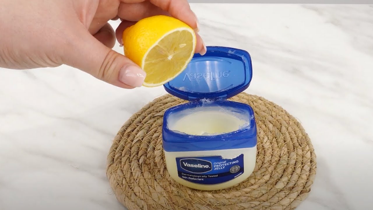 Soin des lèvres et coudes avec vaseline et citron