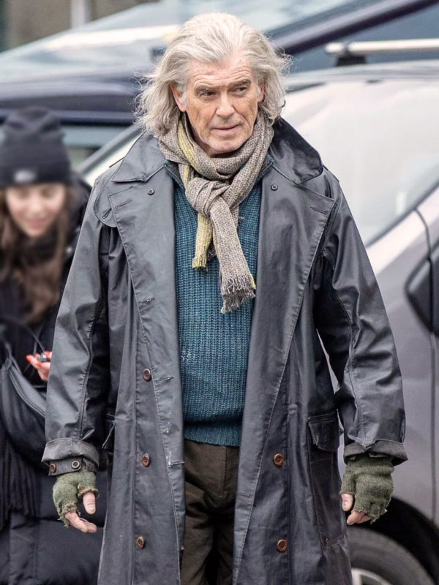 Méconnaissable au premier coup d’œil : un acteur principal légendaire surpris dans un rare moment immortalisé par les paparazzis