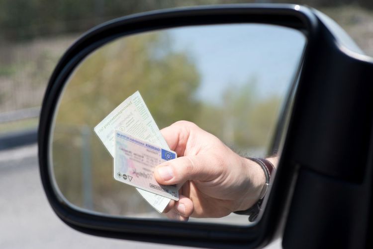 Permis de conduire : à quel âge faut-il le renouveler ? Ce qui change à 50, 70 et 80 ans
