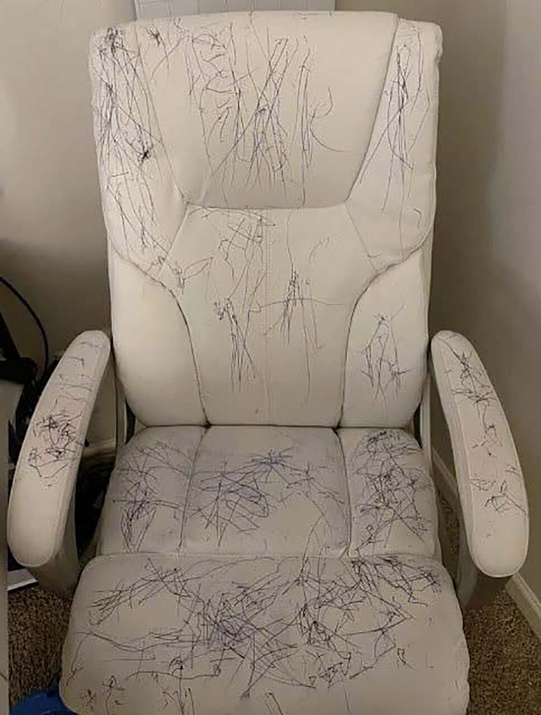 Méthodes efficaces pour nettoyer les traces de stylo