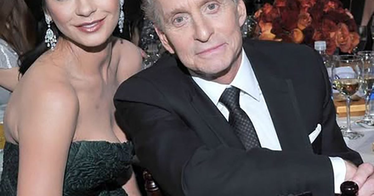 Michael Douglas, aujourd’hui âgé de 81 ans et visiblement fragile, a été aperçu profitant du soleil aux côtés de sa femme pendant leurs vacances. Mais à quoi ressemblent-ils maintenant ?