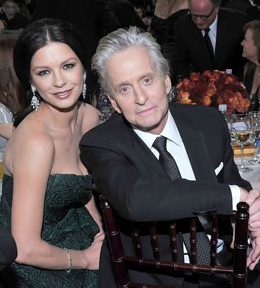 Michael Douglas, aujourd’hui âgé de 81 ans et visiblement fragile, a été aperçu profitant du soleil aux côtés de sa femme pendant leurs vacances. Mais à quoi ressemblent-ils maintenant ?