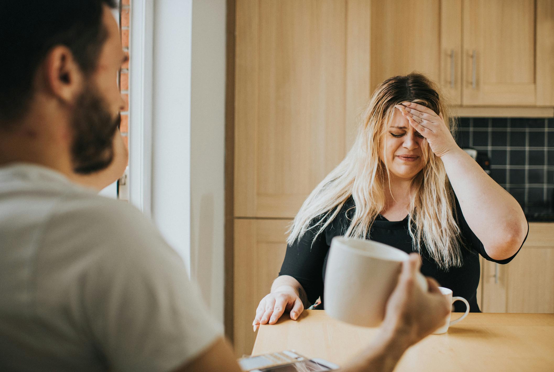 Amour ou illusion ? 12 indices qui trahissent un manque d’engagement chez un homme