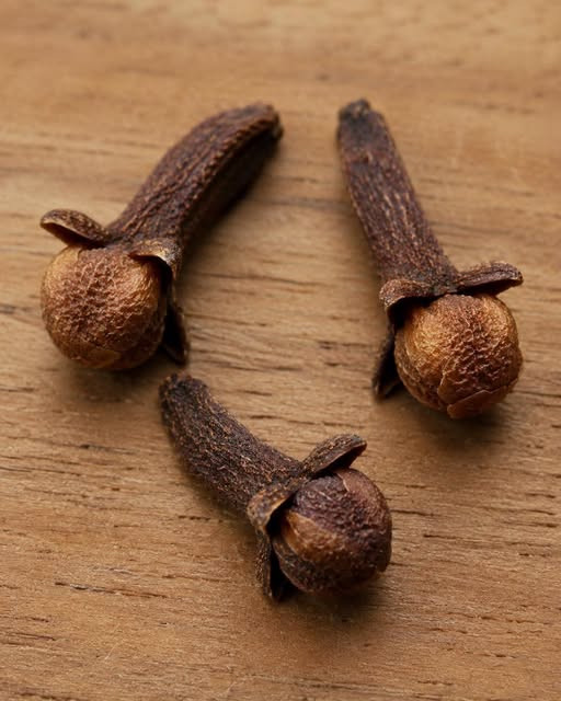 Clou de girofle : les bienfaits surprenants de cette épice magique que vous avez sûrement dans votre cuisine