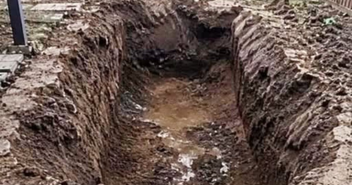 Elle prête son jardin à son voisin pour une après-midi : à son retour, elle découvre un trou immense et il a disparu
