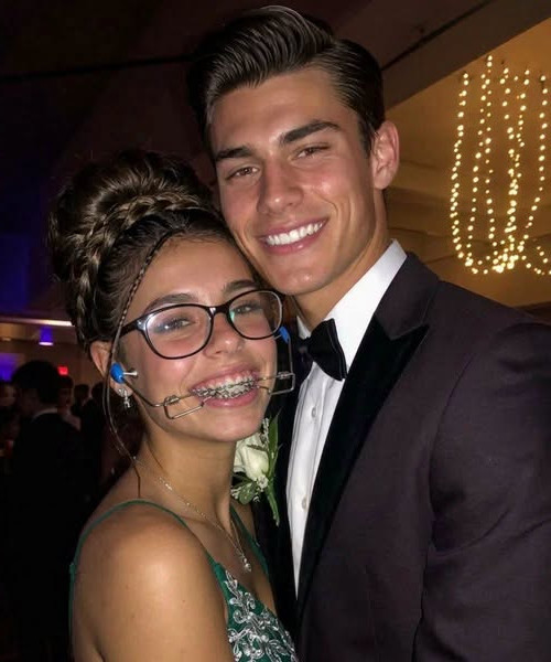 Il a invité sa fille au bal de promo… puis lui a murmuré une phrase qui a tout fait basculer