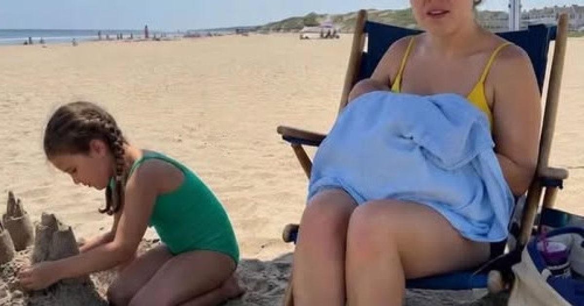 Elle filmait cette maman qui allaitait sur la plage : la question de sa fille de 8 ans a cloué tout le monde sur place