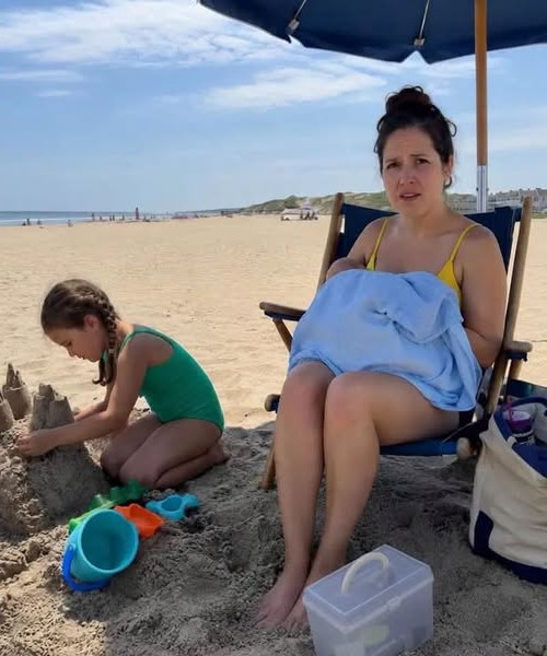 Elle filmait cette maman qui allaitait sur la plage : la question de sa fille de 8 ans a cloué tout le monde sur place