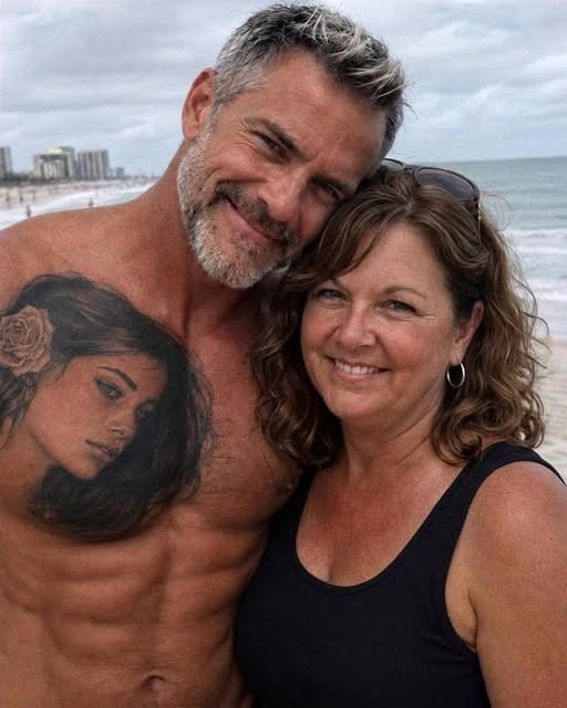Il portait le visage d'une inconnue tatoué sur le cœur depuis 20 ans : la vérité cachée derrière cette image a tout changé